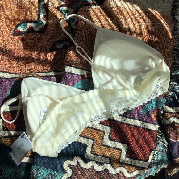 *Brand new* White bralette w removable padding! - Picture 3 of 4